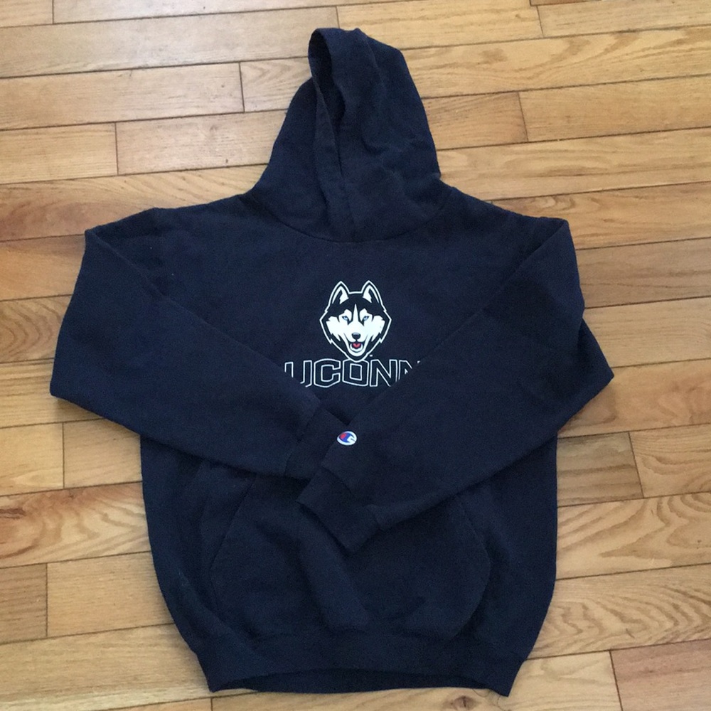 Uconn hoodie-great for upcoming games🏀